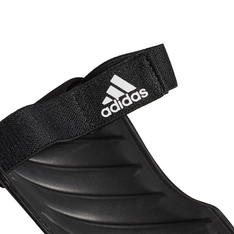 Ochraniacze piłkarskie adidas Tiro SG Training czarno-białe GK3536 Ochraniacze piłkarskie adidas Tiro SG Training czarno-białe GK3536